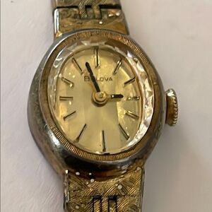 Bulova  VINTAGE a wind Women's Gold tone  Watch. Working.